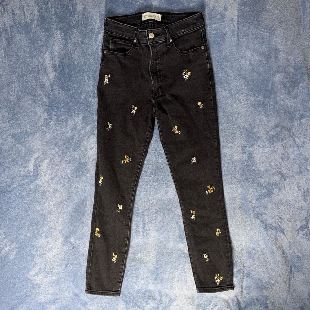 Abercrombie Fitch Black jeans with small yellow and white embroidered flowers